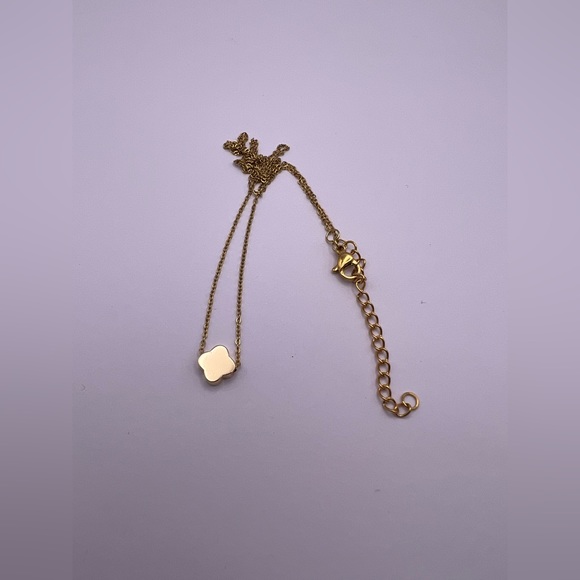 Elegant Dainty Gold Necklace - Delicate Minimalist Trendy Flower Necklace - Picture 3 of 6